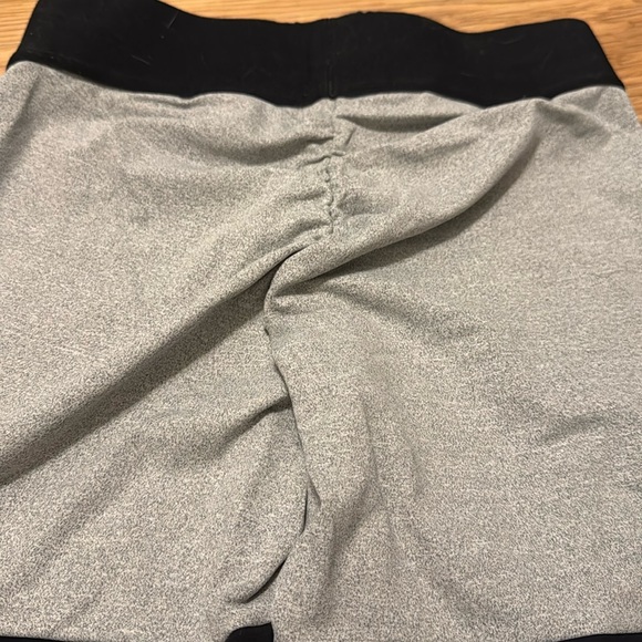 Sweet Peach apparel scrunch bum leggings size small light gray and black - Picture 5 of 9